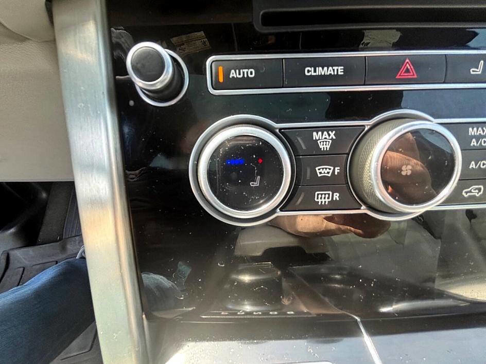 Used 2016 Land Rover Range Rover Supercharged image 39