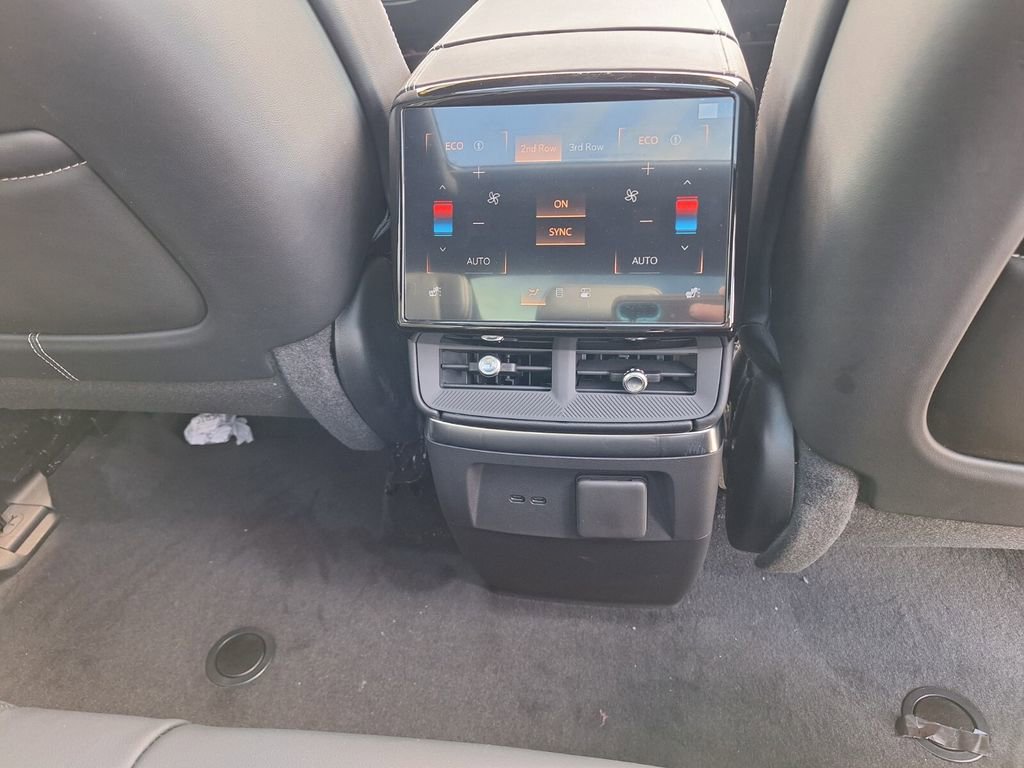 New 2026 Cadillac Vistiq Luxury image 32