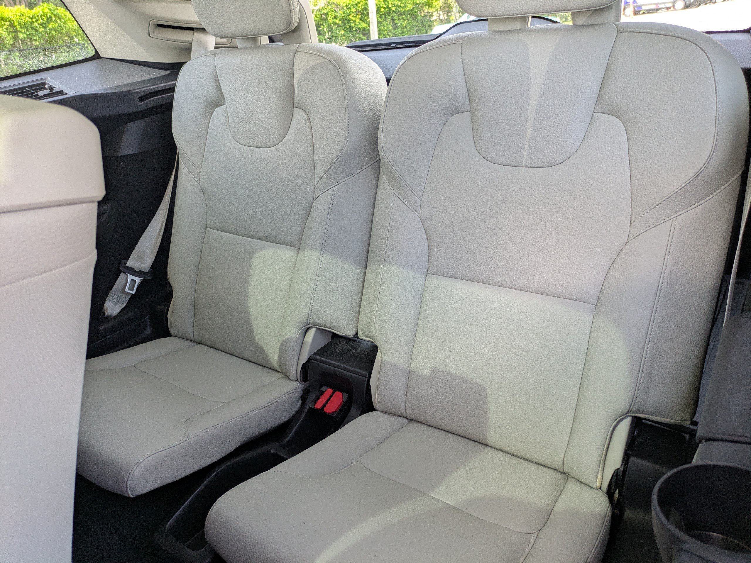 Used 2022 Volvo XC90 T6 Momentum w/ Climate Package AWD/4WD image 13