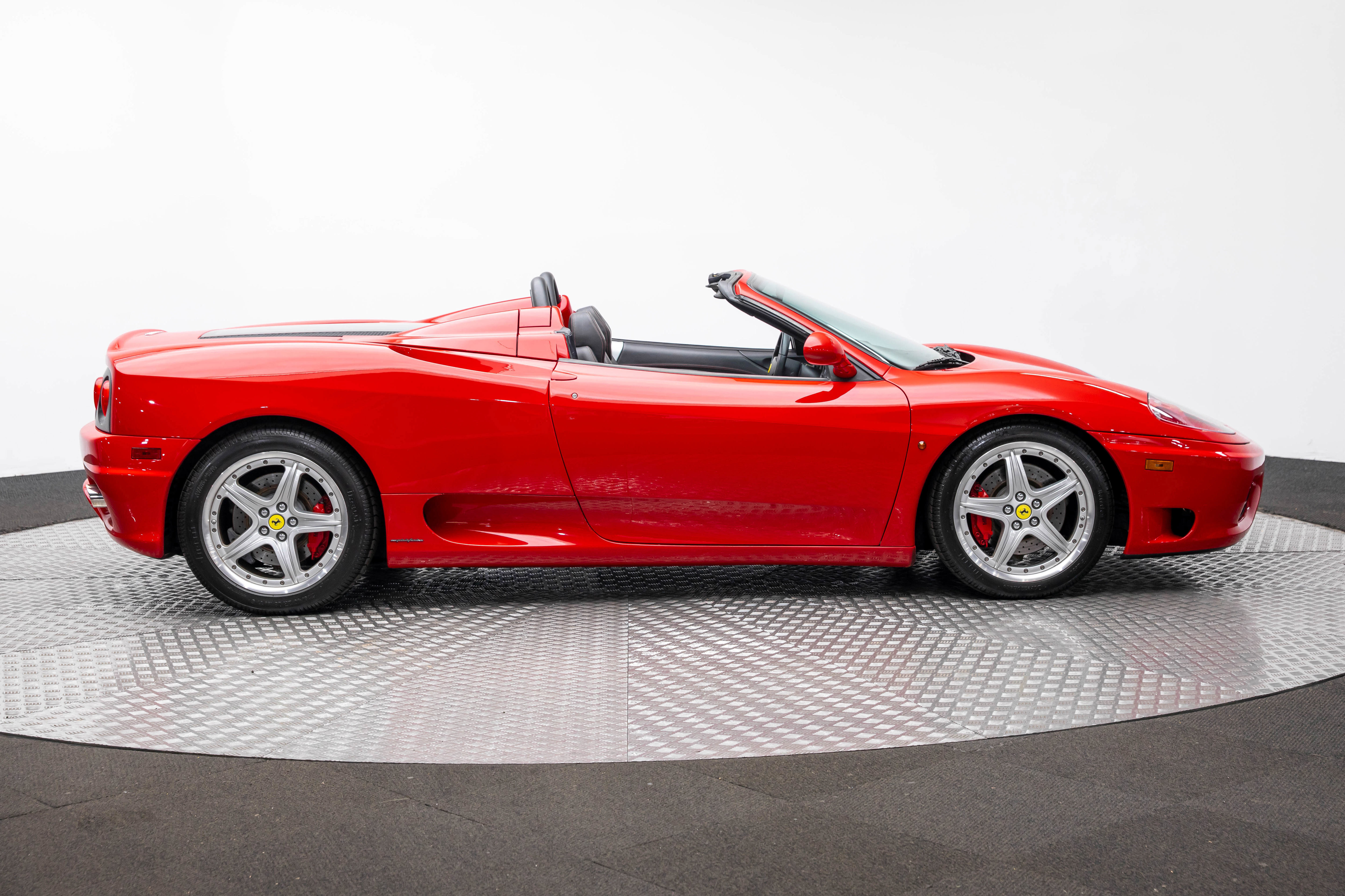 Used 2004 Ferrari 360 Spider image 9