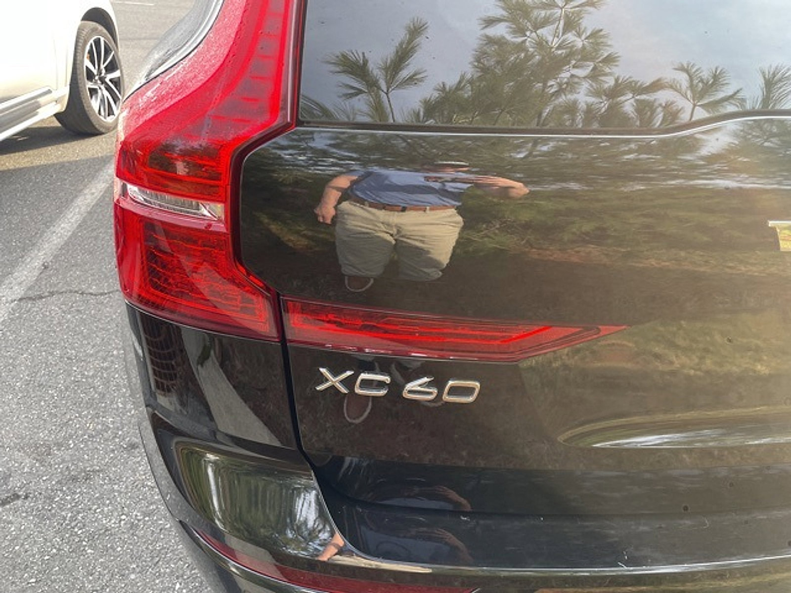 Used 2023 Volvo XC60 B5 Ultimate w/ Climate Package image 6