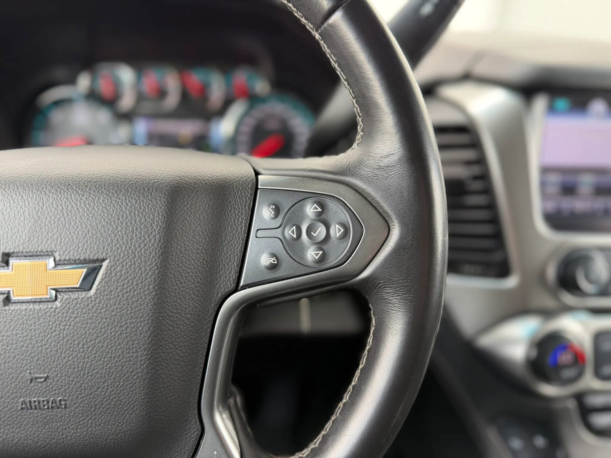 Used 2018 Chevrolet Suburban LT AWD/4WD image 27