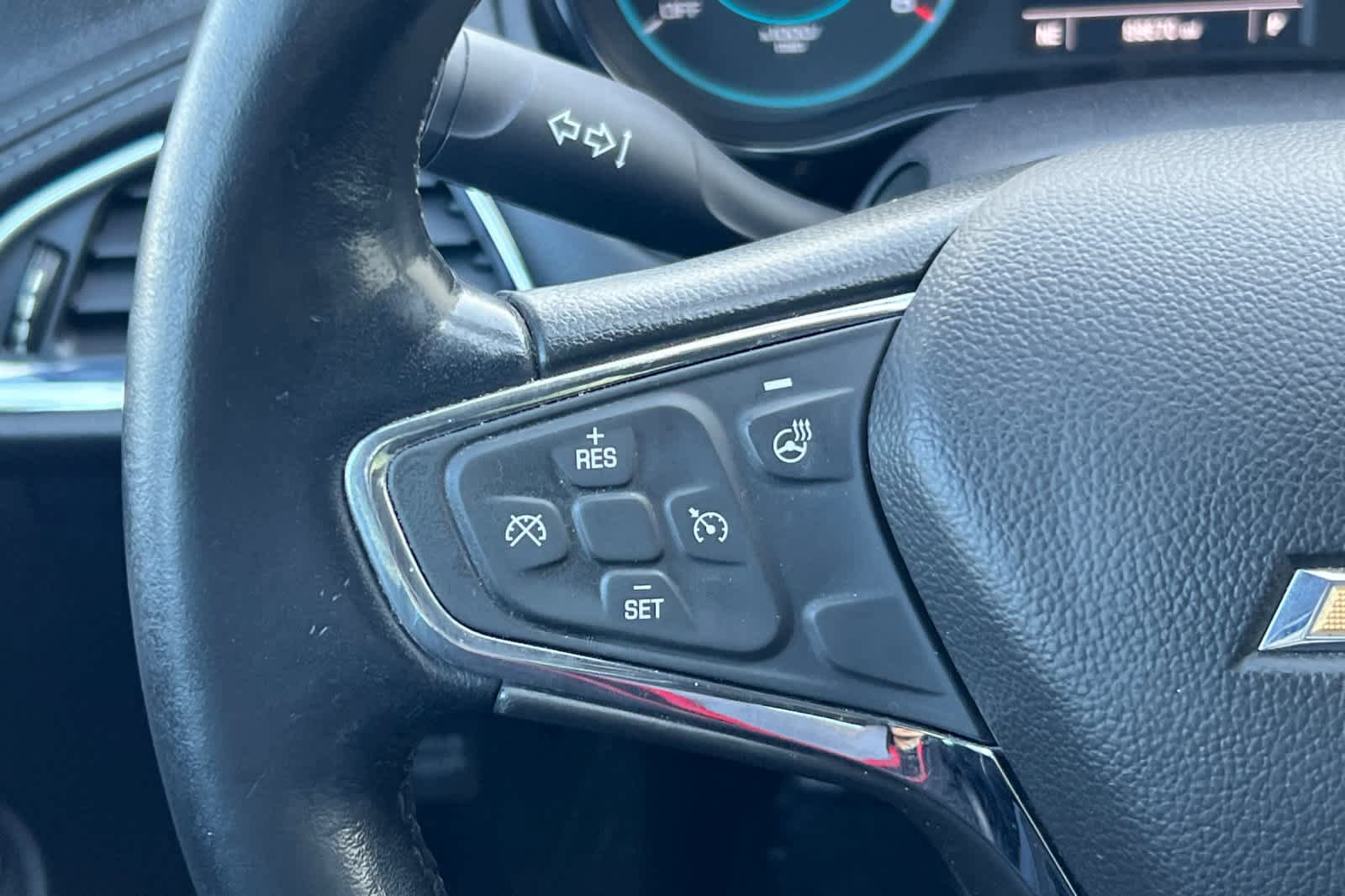 Used 2018 Chevrolet Cruze Premier FWD image 24