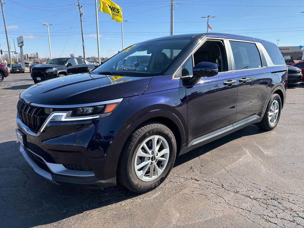 Used 2024 Kia Carnival LX image 9