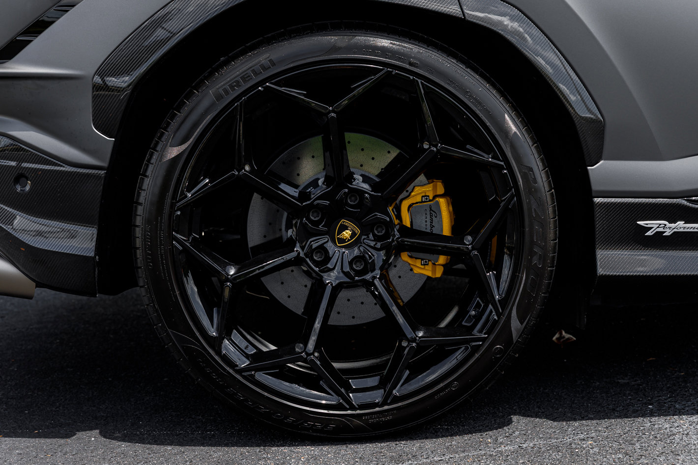 Used 2024 Lamborghini Urus Performante AWD/4WD image 20