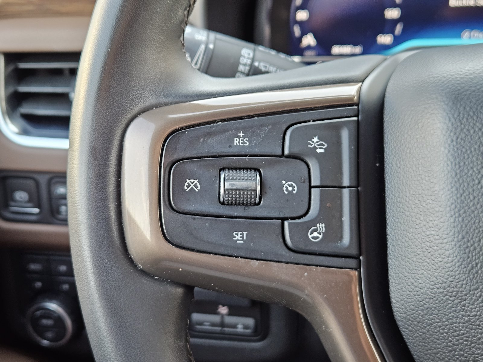 Certified 2023 Chevrolet Suburban High Country AWD/4WD image 26