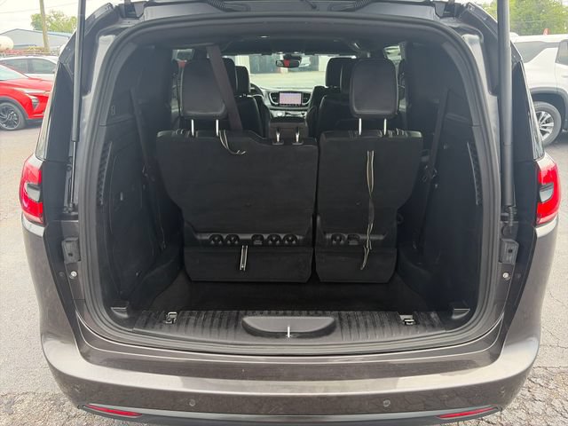Used 2022 Chrysler Pacifica Touring-L w/ Uconnect Theater Family Group FWD image 22