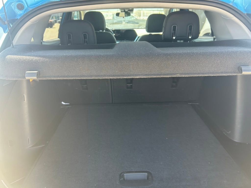 Used 2025 Chevrolet Trax LT w/ LT Convenience Package image 9