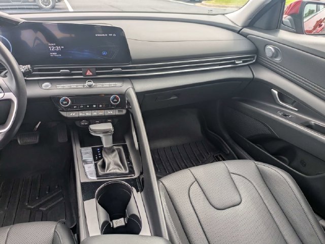 Used 2023 Hyundai Elantra Limited FWD image 17