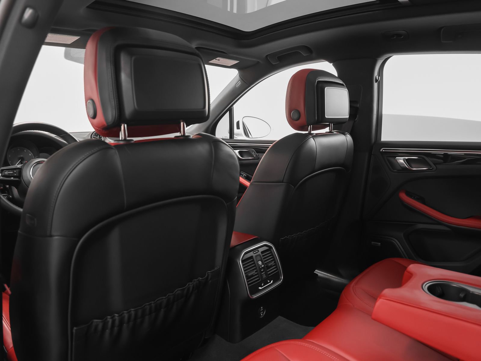 Certified 2022 Porsche Macan S image 47