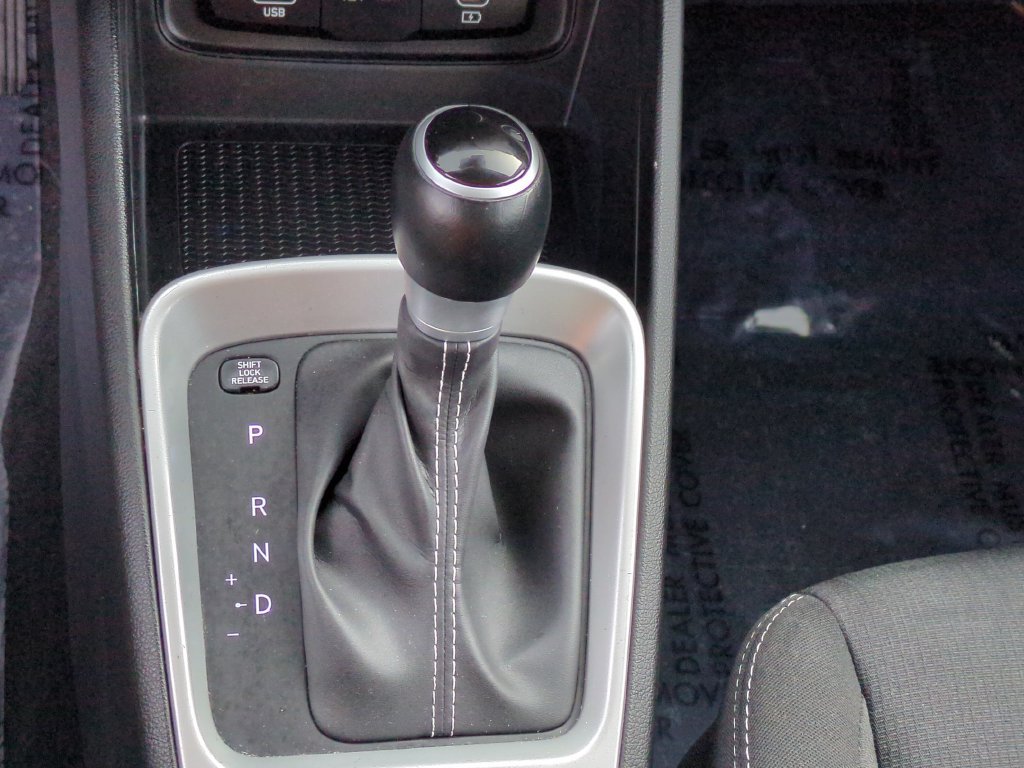 Certified 2025 Hyundai Venue SEL FWD image 30