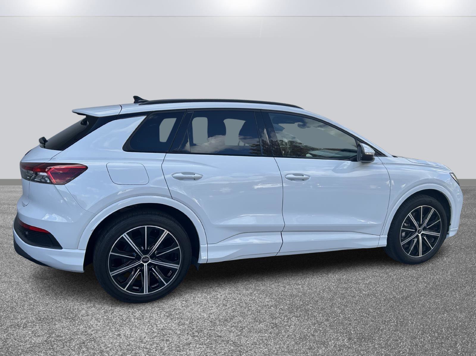Certified 2025 Audi Q4 e-tron Premium Plus w/ Premium Plus image 4