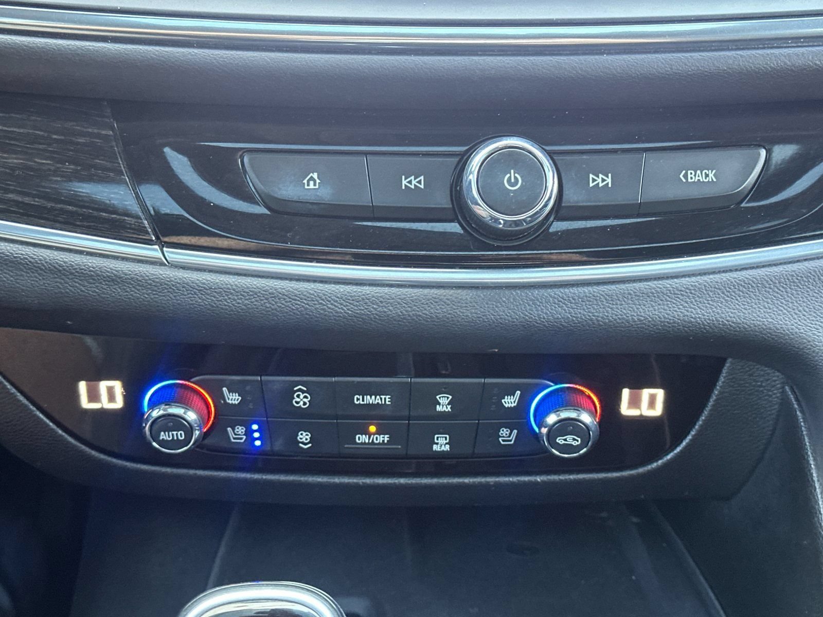 Used 2021 Buick Enclave Avenir w/ Avenir Technology Package AWD/4WD image 48
