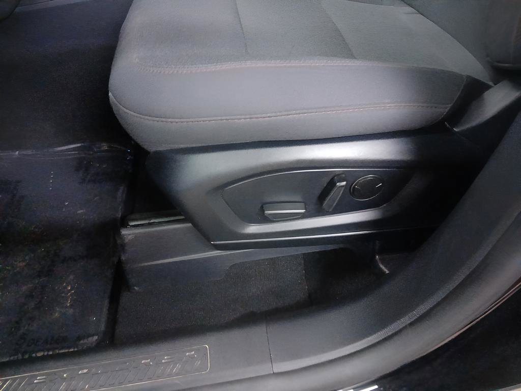 Certified 2025 Ford Explorer Active image 17
