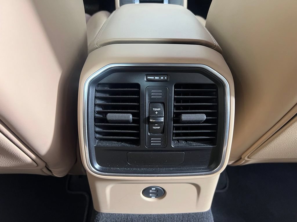 Certified 2020 Porsche Macan Turbo AWD/4WD image 25