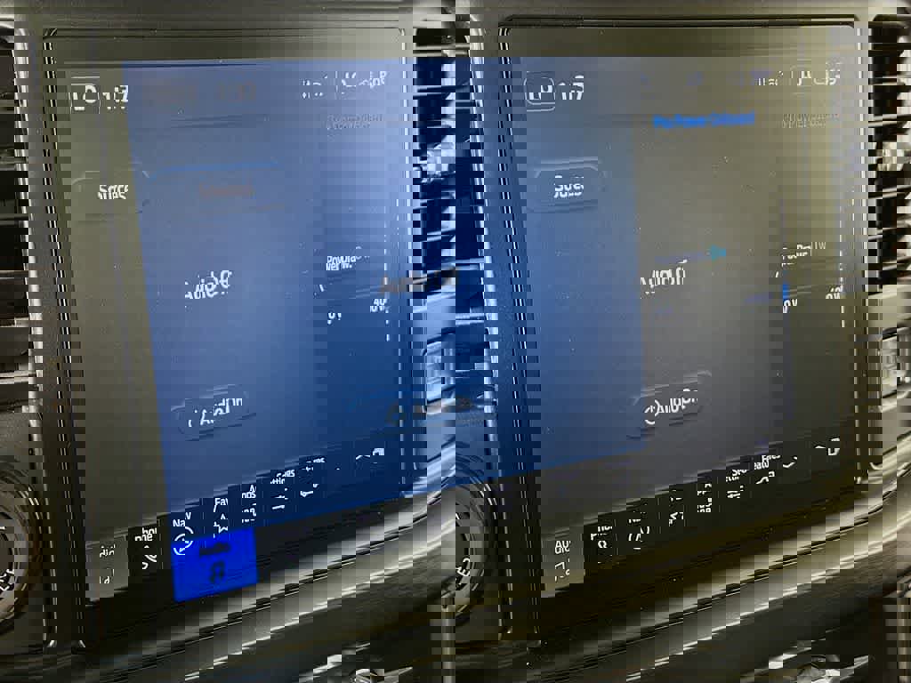 New 2026 Ford F250 Lariat w/ Black Appearance Package image 17