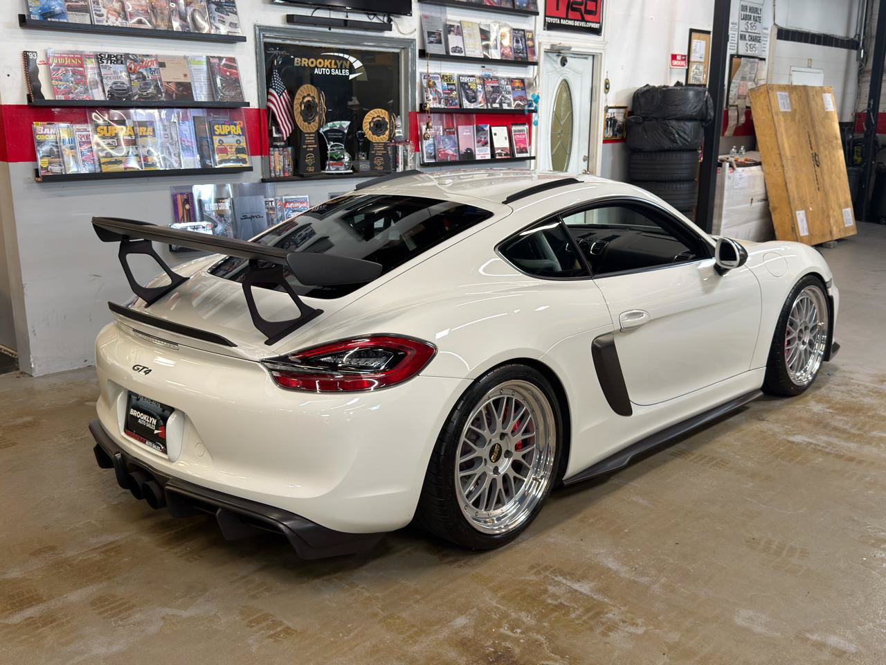 Used 2016 Porsche Cayman GT4 RWD image 6