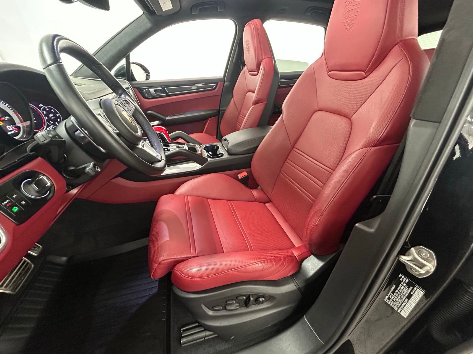 Used 2023 Porsche Cayenne Turbo AWD/4WD image 30