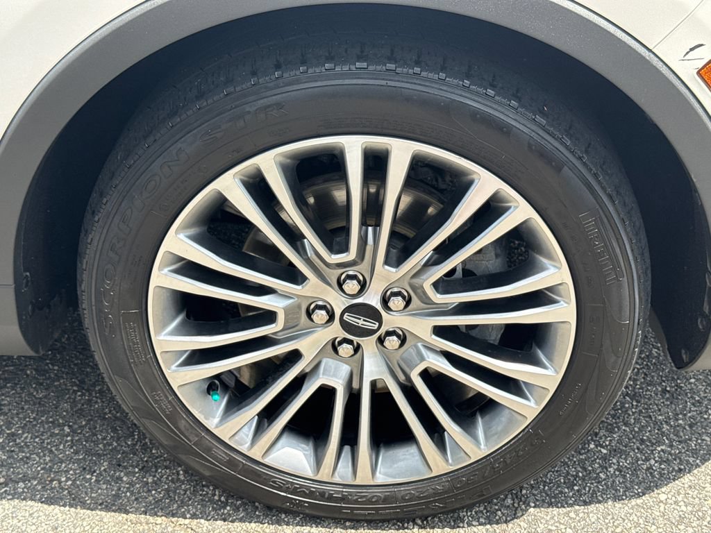 Used 2017 Lincoln MKX Reserve w/ Lincoln MKX Climate Package FWD image 12