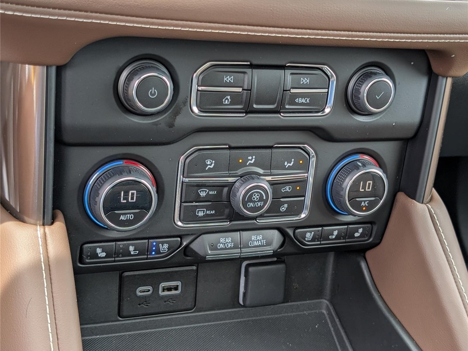 Used 2023 Chevrolet Tahoe High Country w/ Advanced Technology Package AWD/4WD image 34