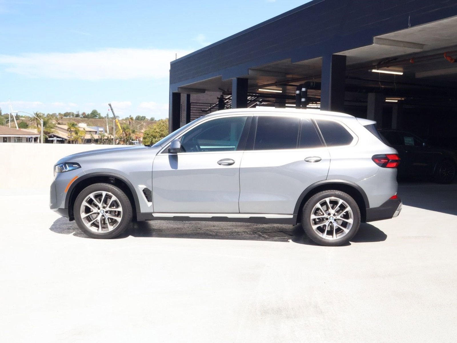 Used 2024 BMW X5 sDrive40i w/ Premium Package RWD image 2