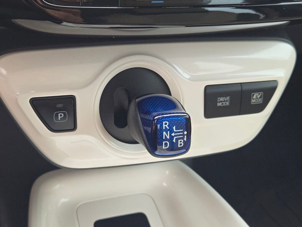 Used 2016 Toyota Prius Four image 24