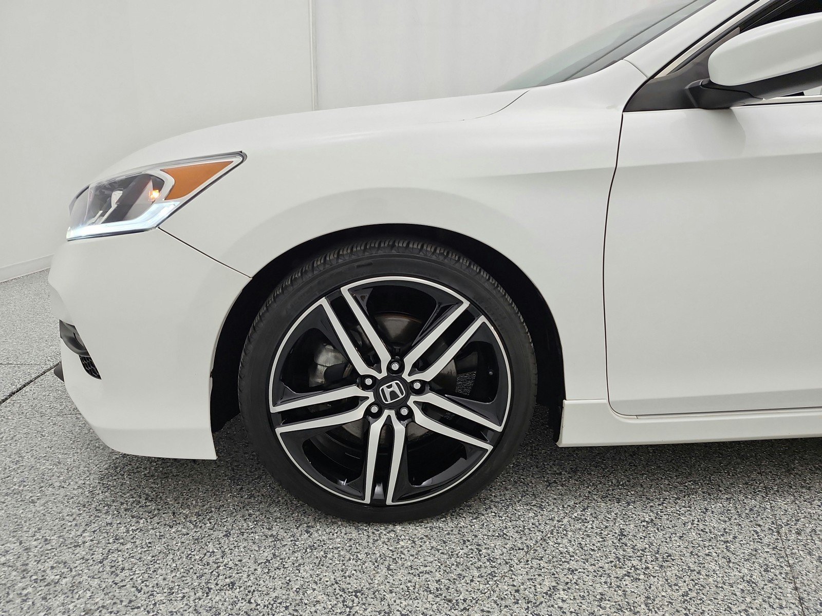 Used 2016 Honda Accord Sport image 17