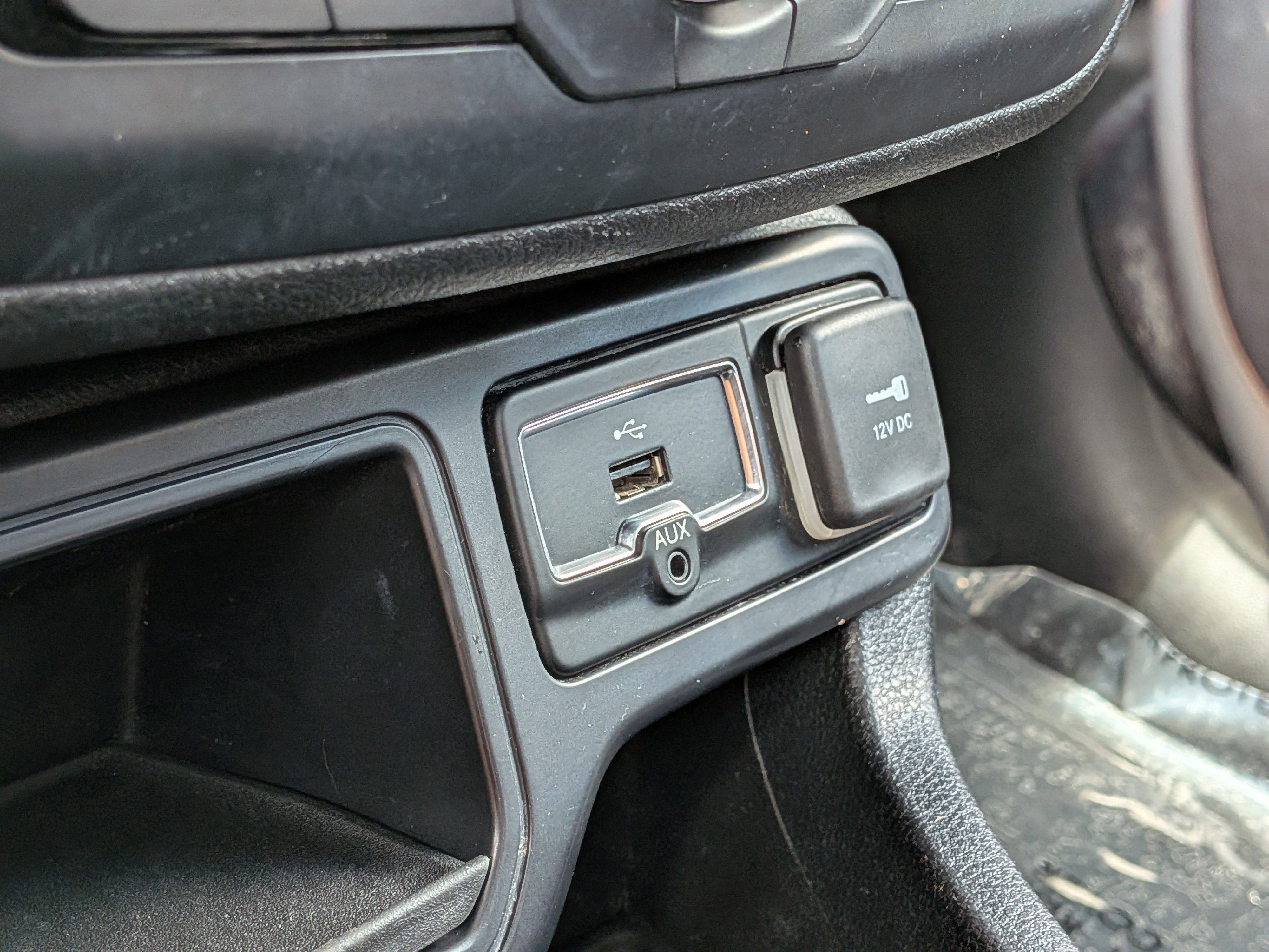 Used 2018 Jeep Renegade Latitude FWD image 27