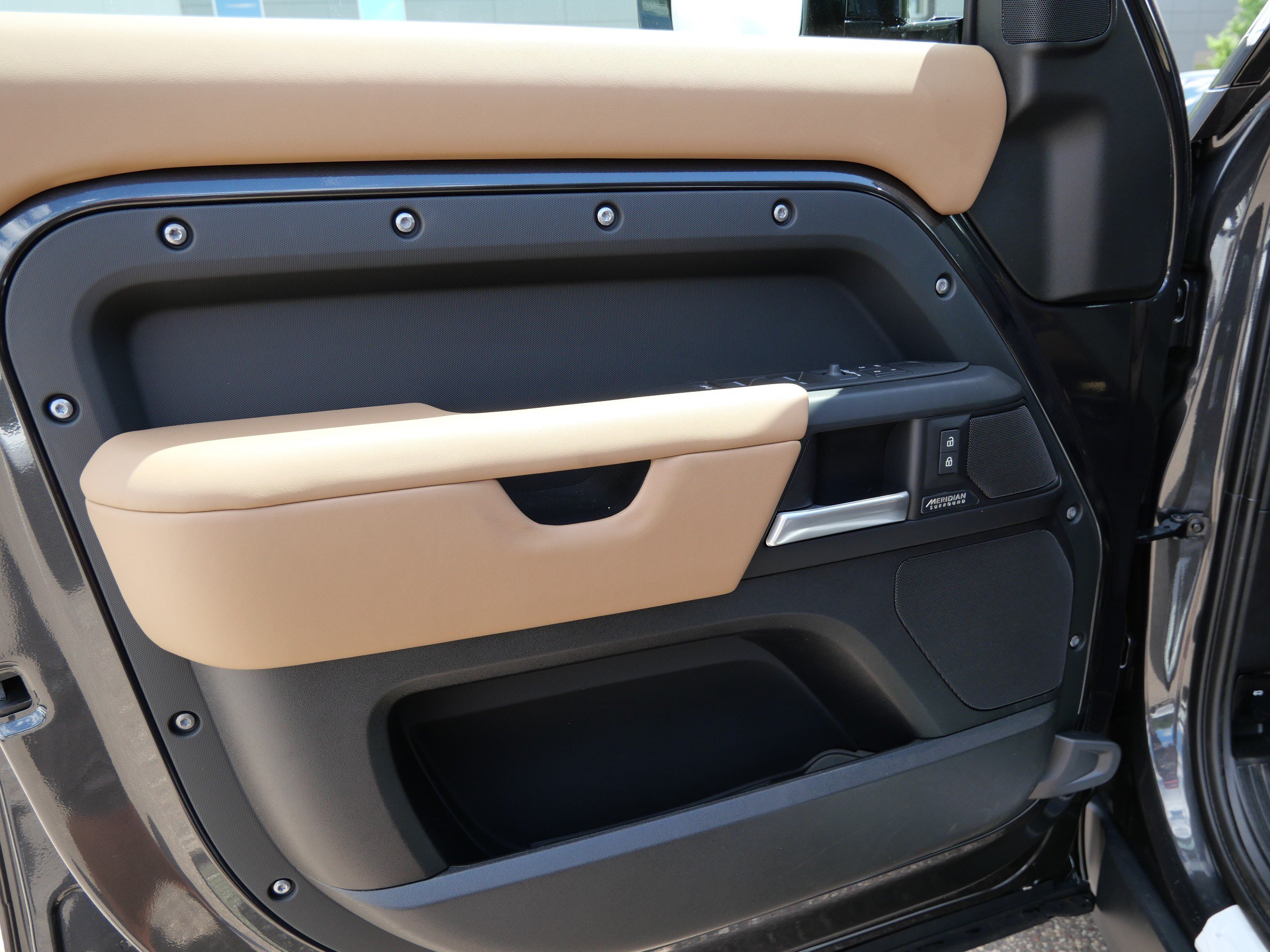 New 2026 Land Rover Defender 110 X-Dynamic SE AWD/4WD image 4