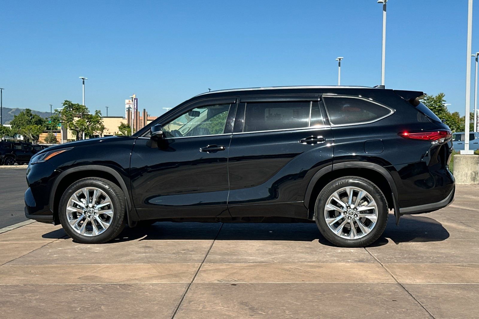 Used 2023 Toyota Highlander Limited AWD/4WD image 7