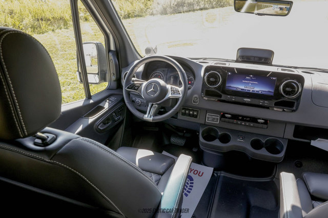 Used 2025 Mercedes-Benz Sprinter 2500 image 25