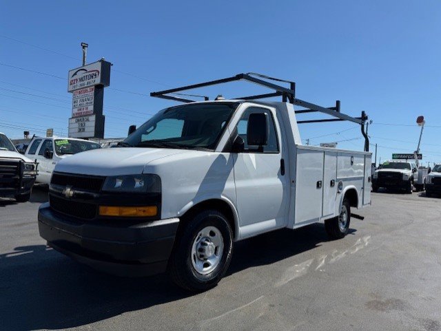 Used 2019 Chevrolet Express 3500 image 2