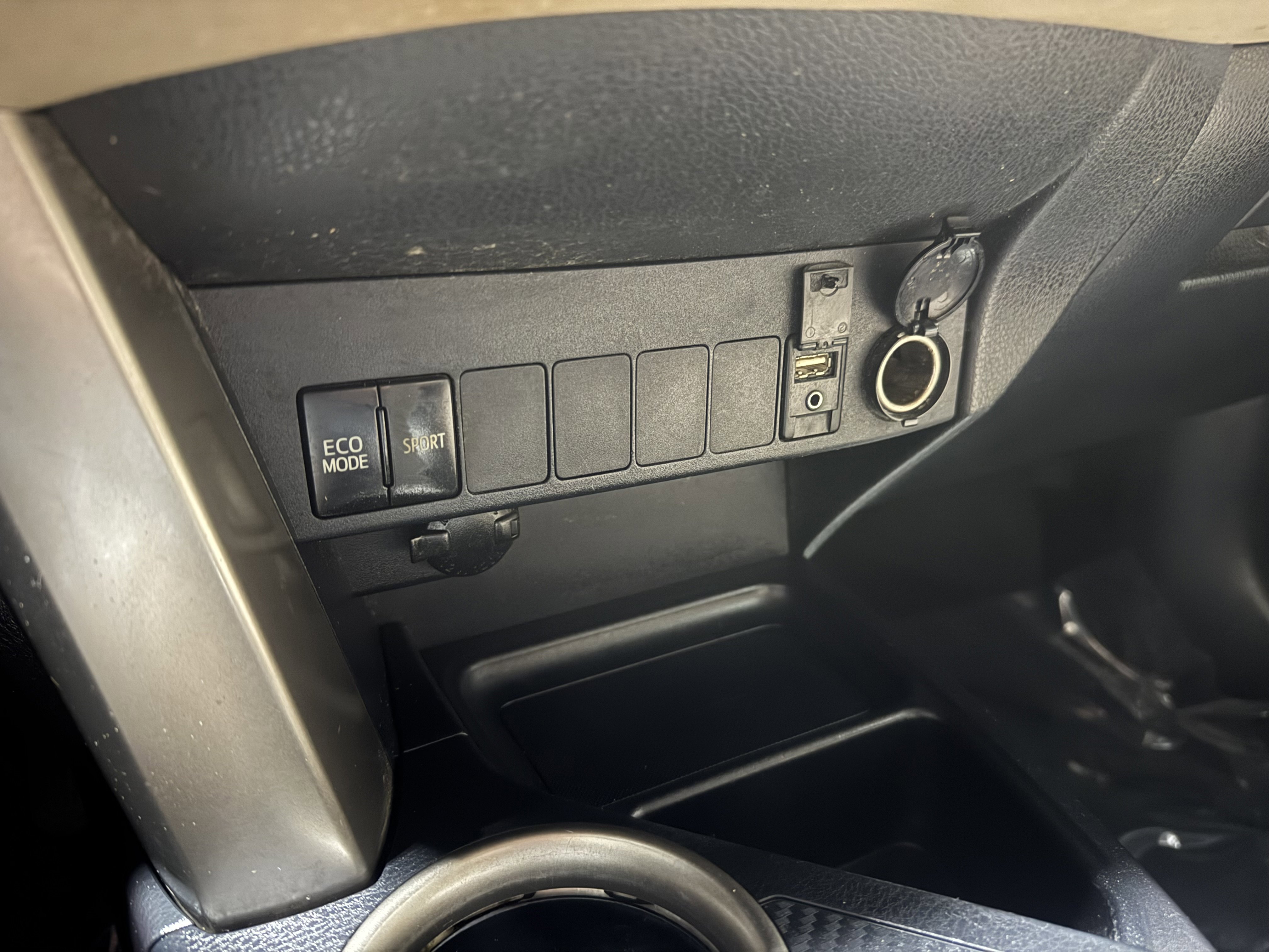 Used 2014 Toyota RAV4 XLE image 8