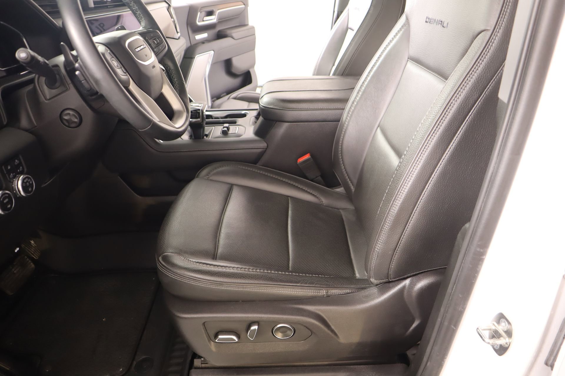 Used 2024 GMC Sierra 1500 Denali w/ Denali Reserve Package image 12