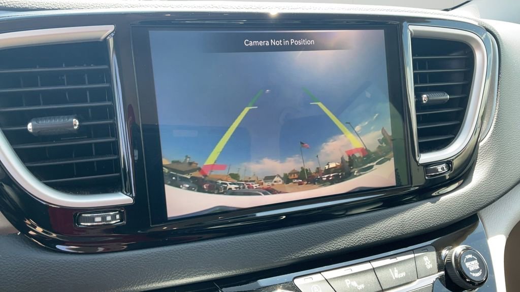 Used 2023 Chrysler Pacifica Touring-L FWD image 24