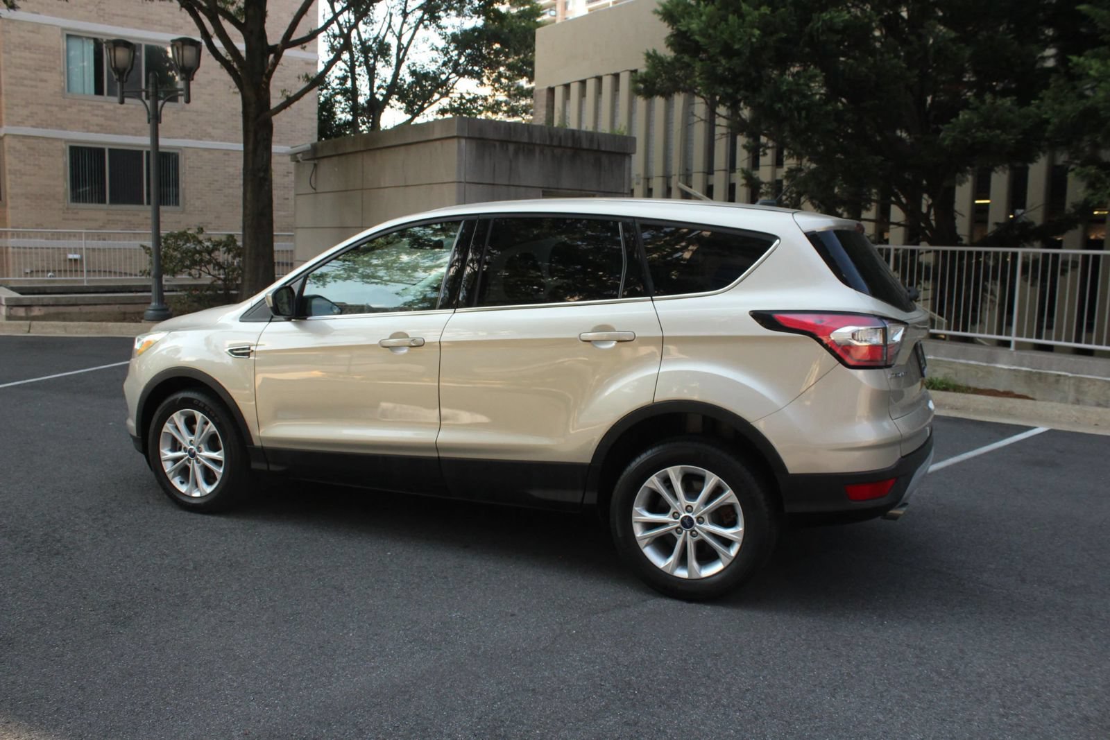 Used 2017 Ford Escape SE w/ SE Cold Weather Package FWD image 9