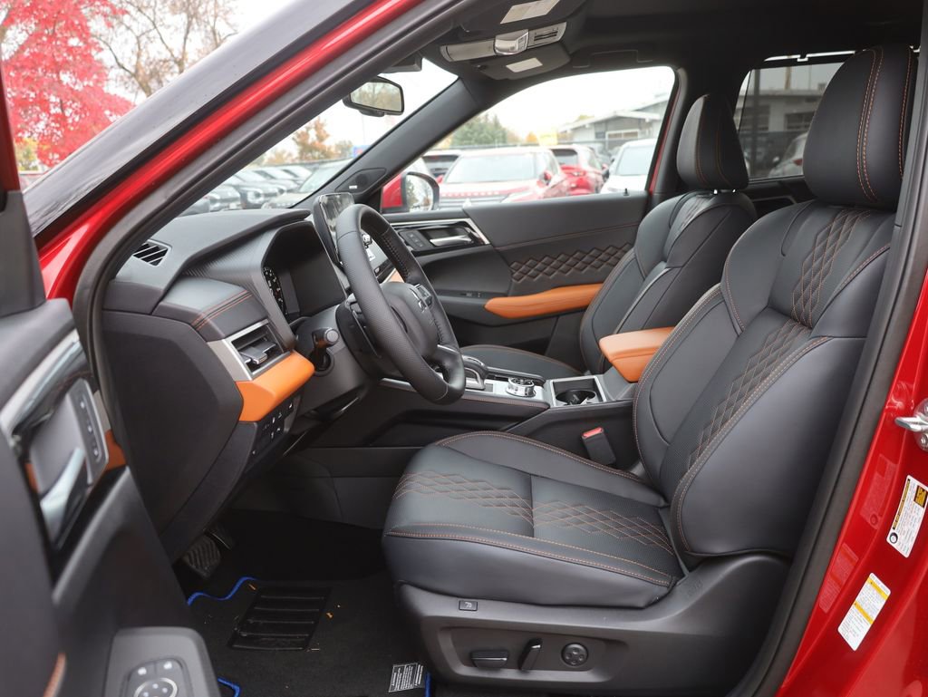 New 2025 Mitsubishi Outlander SEL image 32