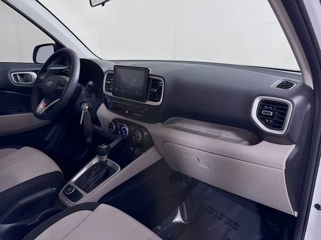Used 2022 Hyundai Venue SEL FWD image 30