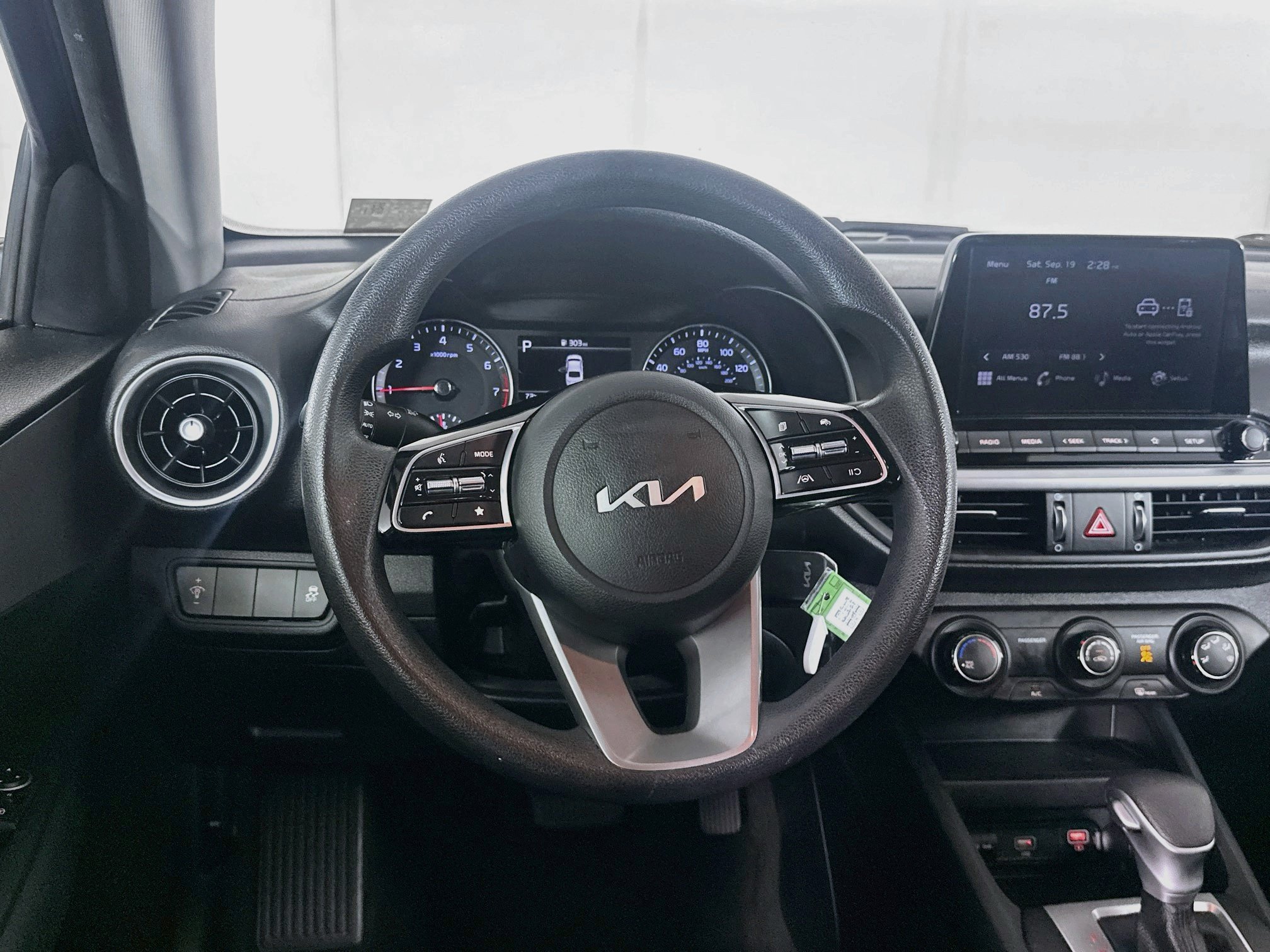 Used 2024 Kia Forte LXS FWD image 17