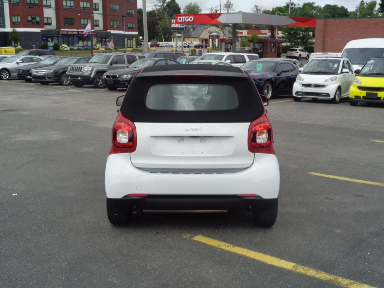 Used 2017 smart fortwo passion RWD image 12