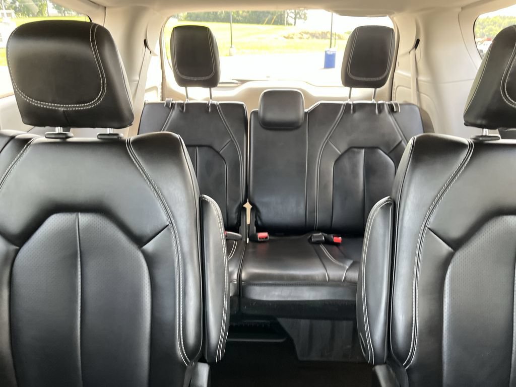 Used 2023 Chrysler Pacifica Touring-L FWD image 22