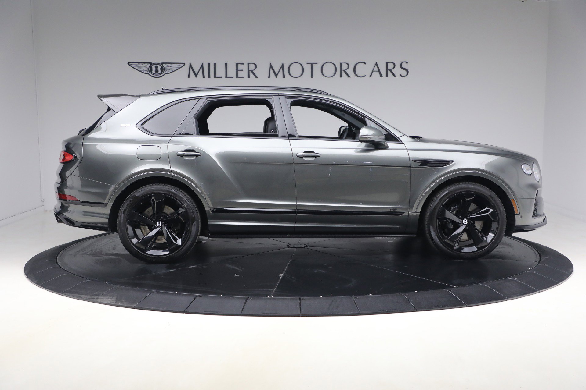 Used 2022 Bentley Bentayga image 9