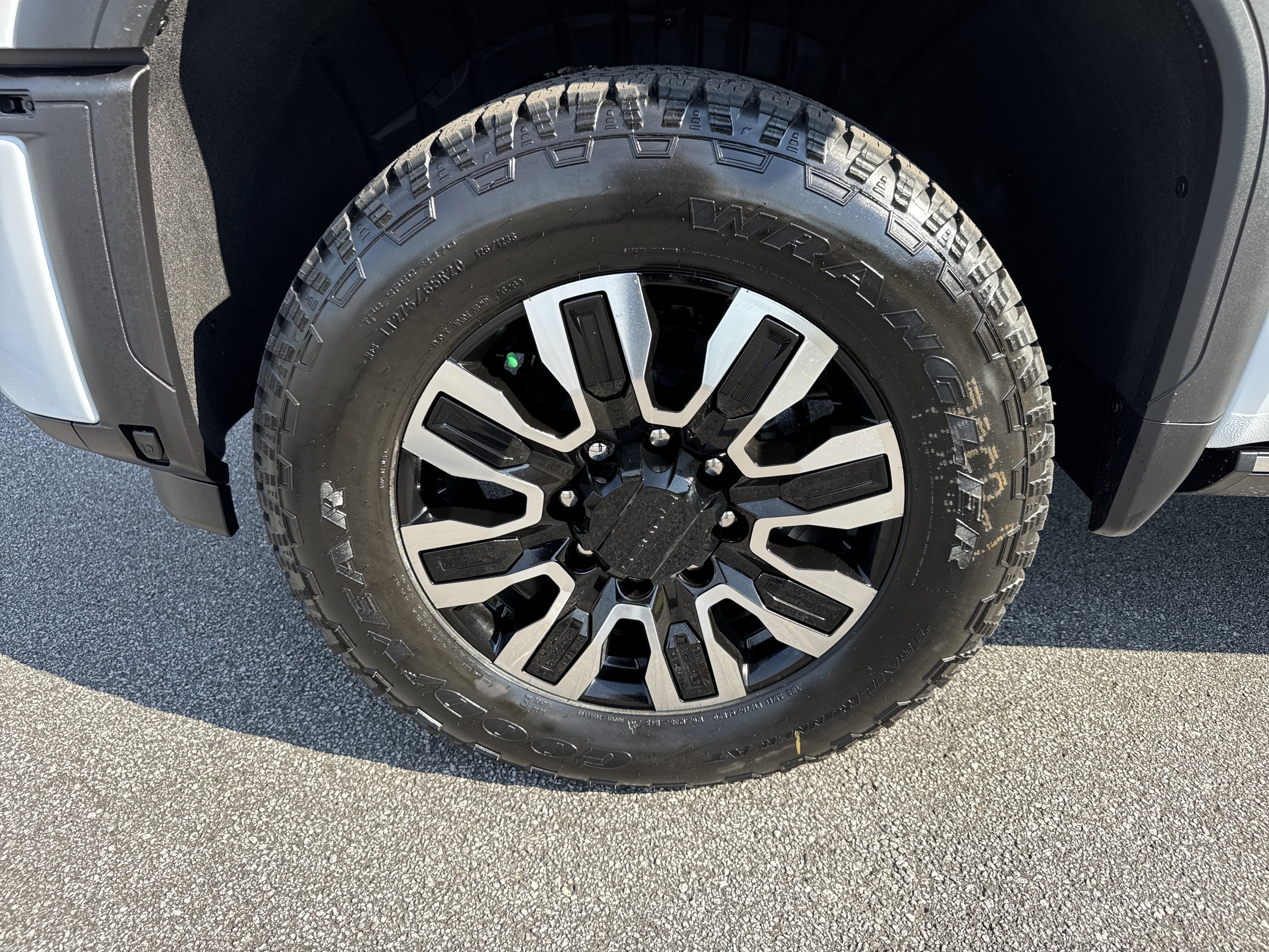 New 2026 GMC Sierra 2500 Denali Ultimate AWD/4WD image 19