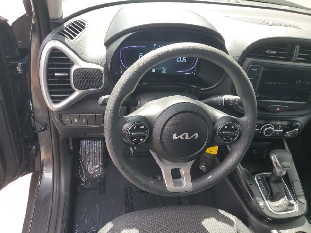Used 2025 Kia Soul LX w/ LX Technology Package FWD image 15