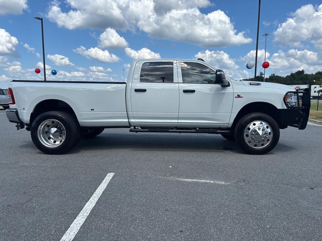 Used 2024 RAM 3500 Tradesman w/ Chrome Appearance Group AWD/4WD image 7