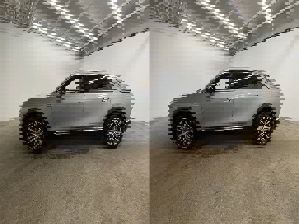 Certified 2025 Cadillac Lyriq Luxury image 3