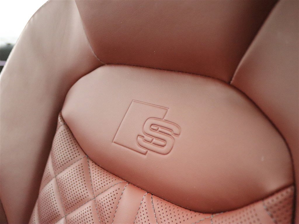 Used 2022 Audi SQ7 Prestige image 11