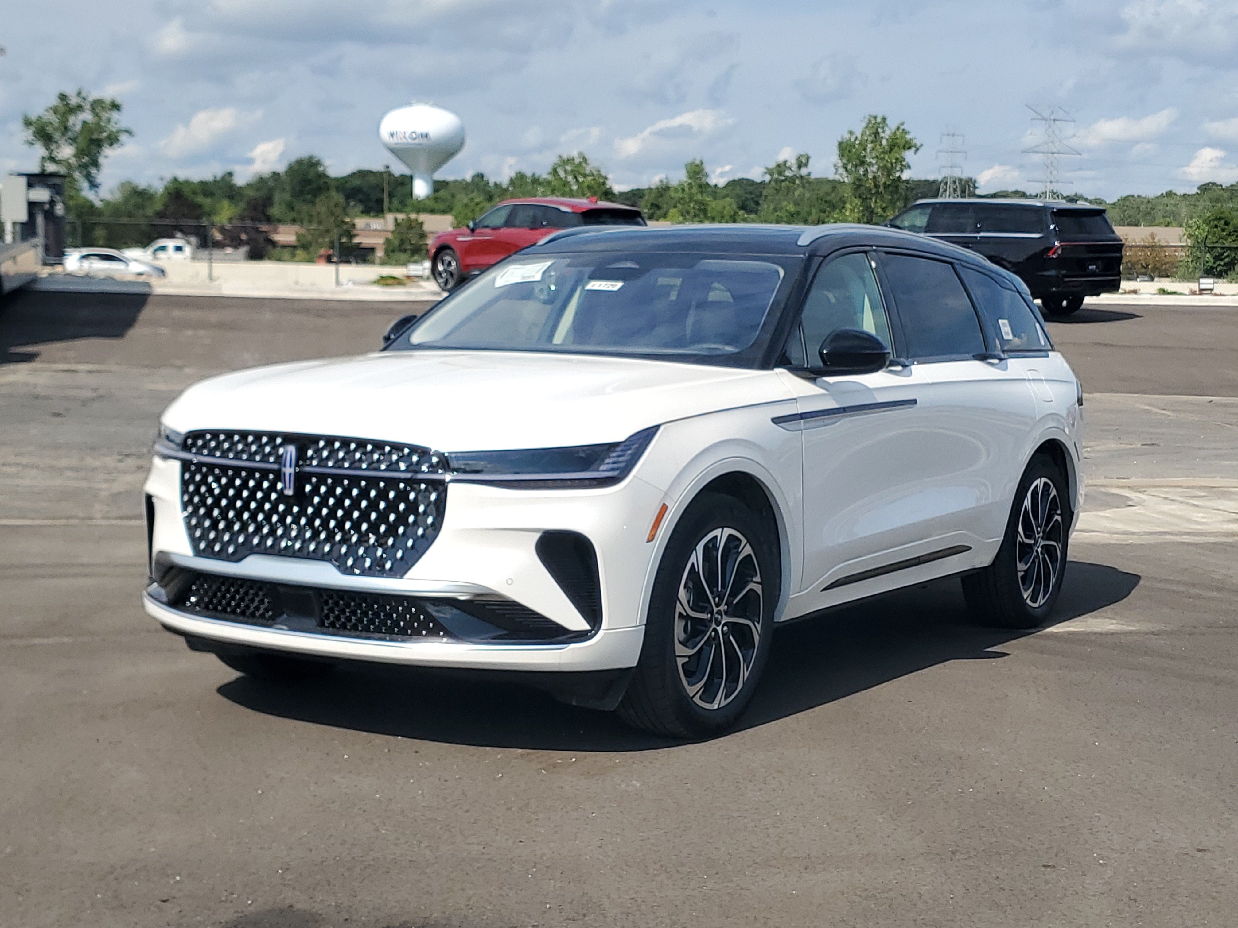 New 2026 Lincoln Nautilus Reserve AWD/4WD image 2