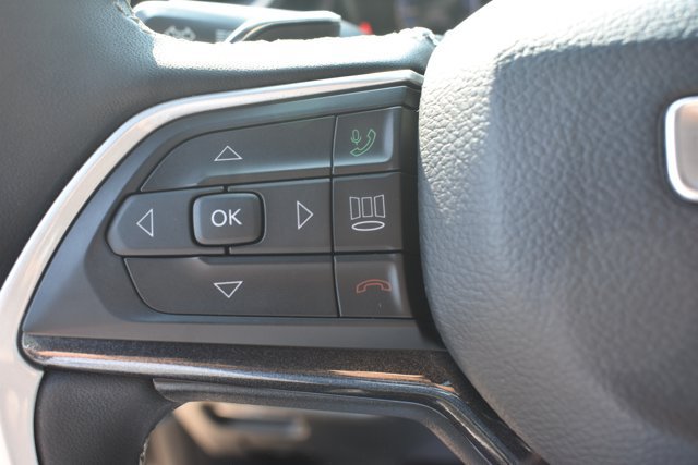 Used 2023 Jeep Grand Cherokee Altitude RWD image 19