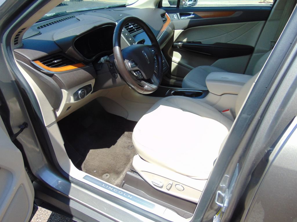 Used 2017 Lincoln MKC Select AWD/4WD image 2